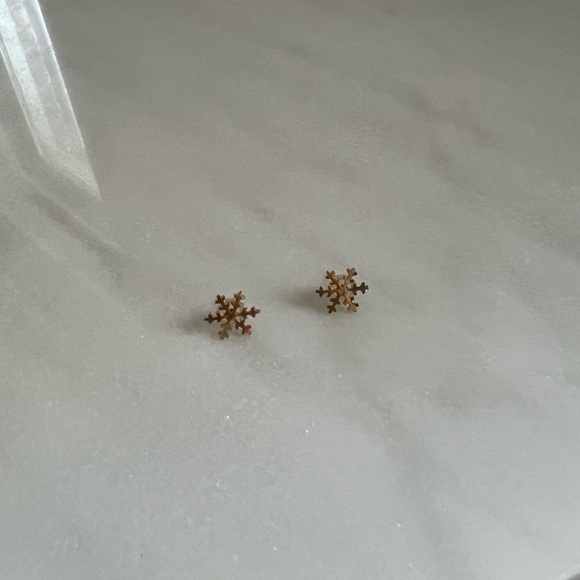 14k solid gold snowflakes stud earrings - Picture 1 of 3